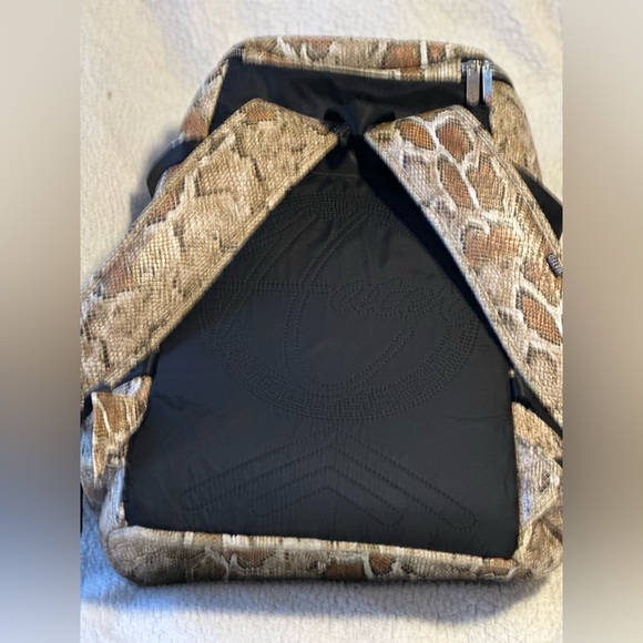 Backpack - Picture 3 of 5